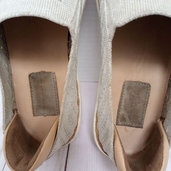 UGG Sammy Chevron Metallic Knit Slip-on Sneakers in Oyster Beige, size 8 - Picture 9 of 16